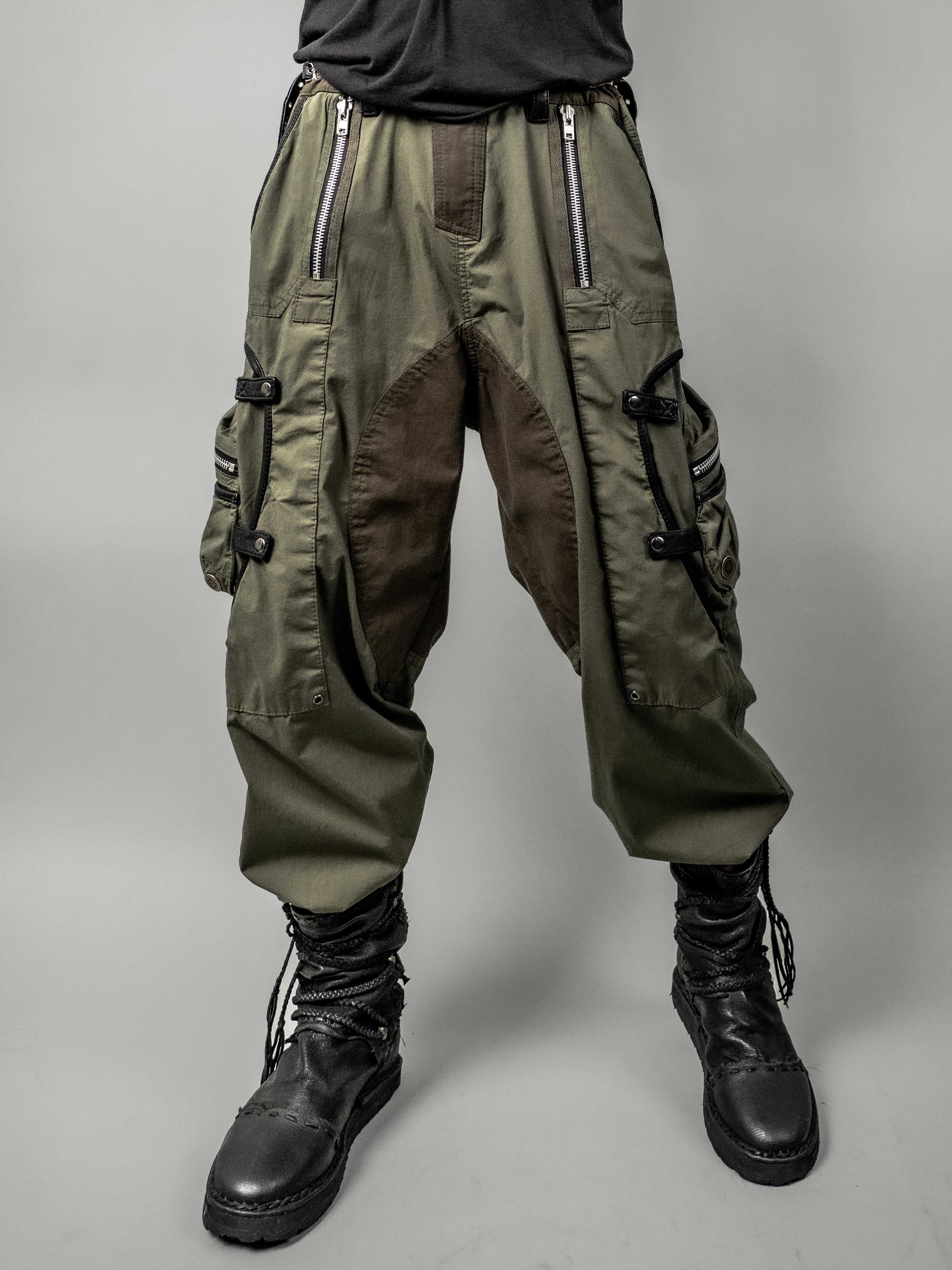 パンツ AOP DESTROYED LAYERED CARGO PANTS /BLACK desoreka articulated cargo pants schoeller dryskin black