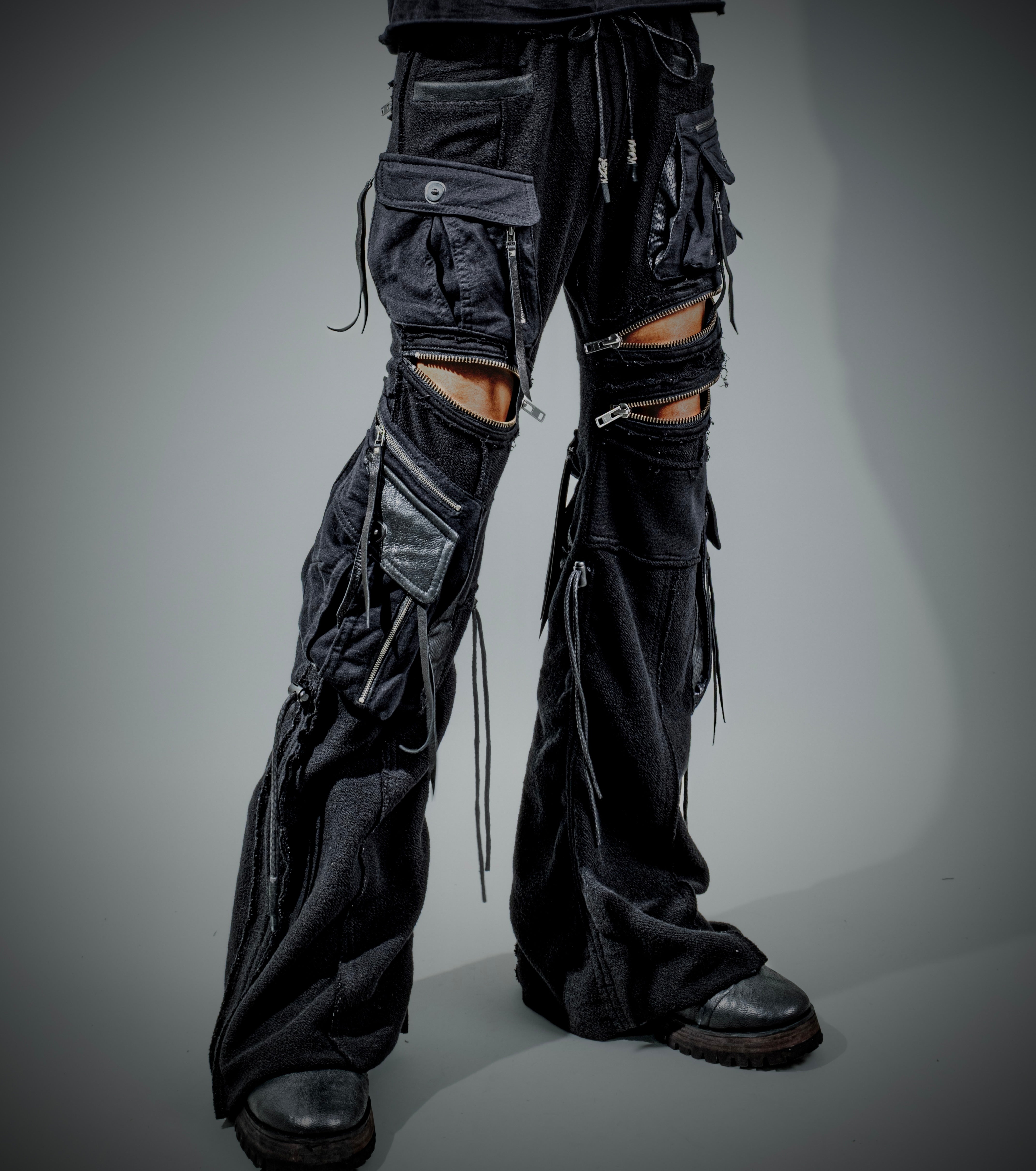 F. Cargo 4 Black