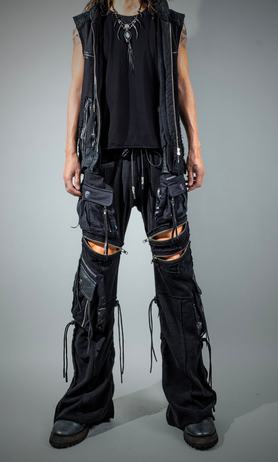 F. Cargo 4 Black