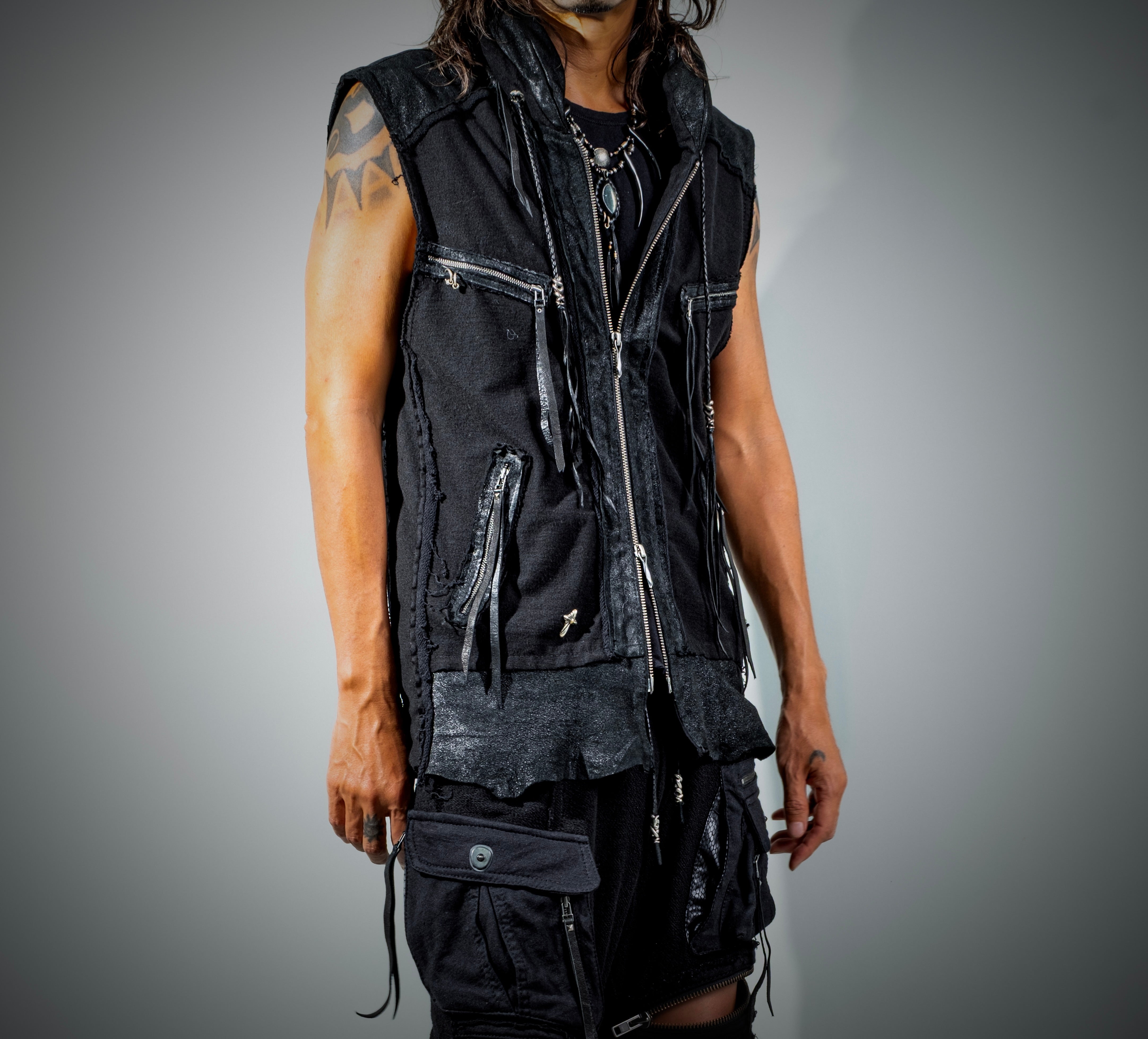L. Breaker Vest Black