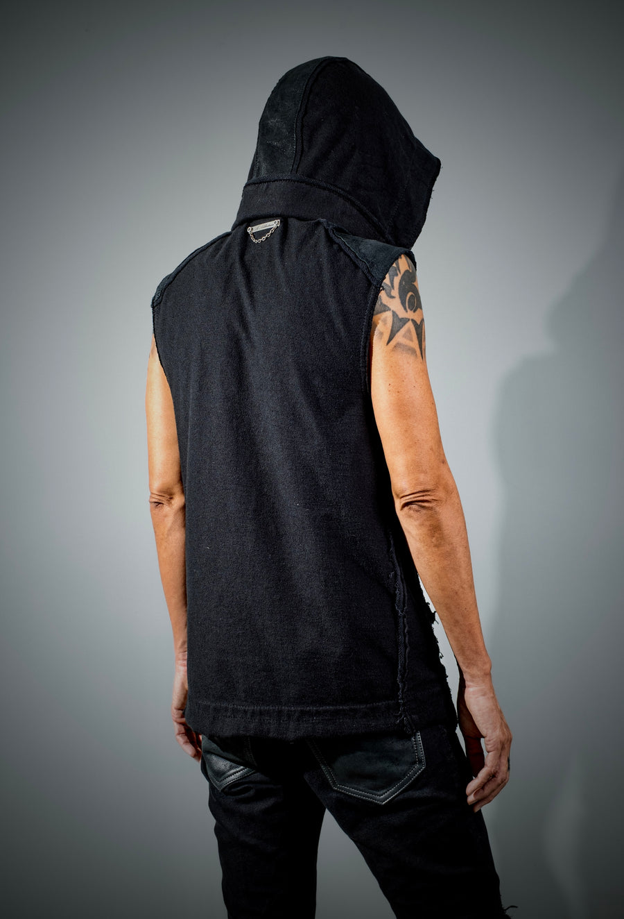 L. Breaker Vest Black