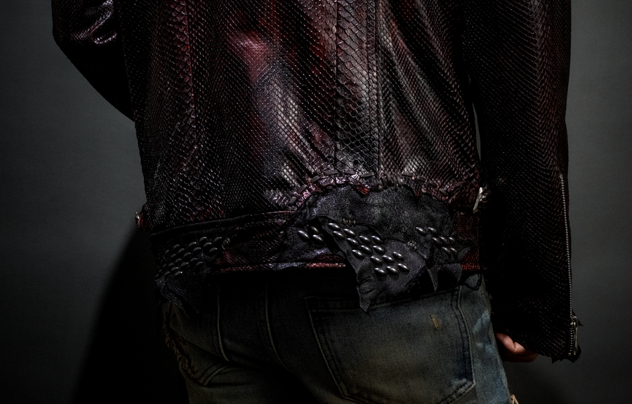 Radio Black Garnet Scale