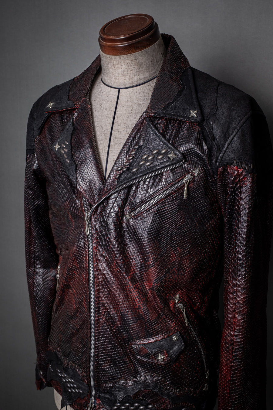 Radio Black Garnet Scale