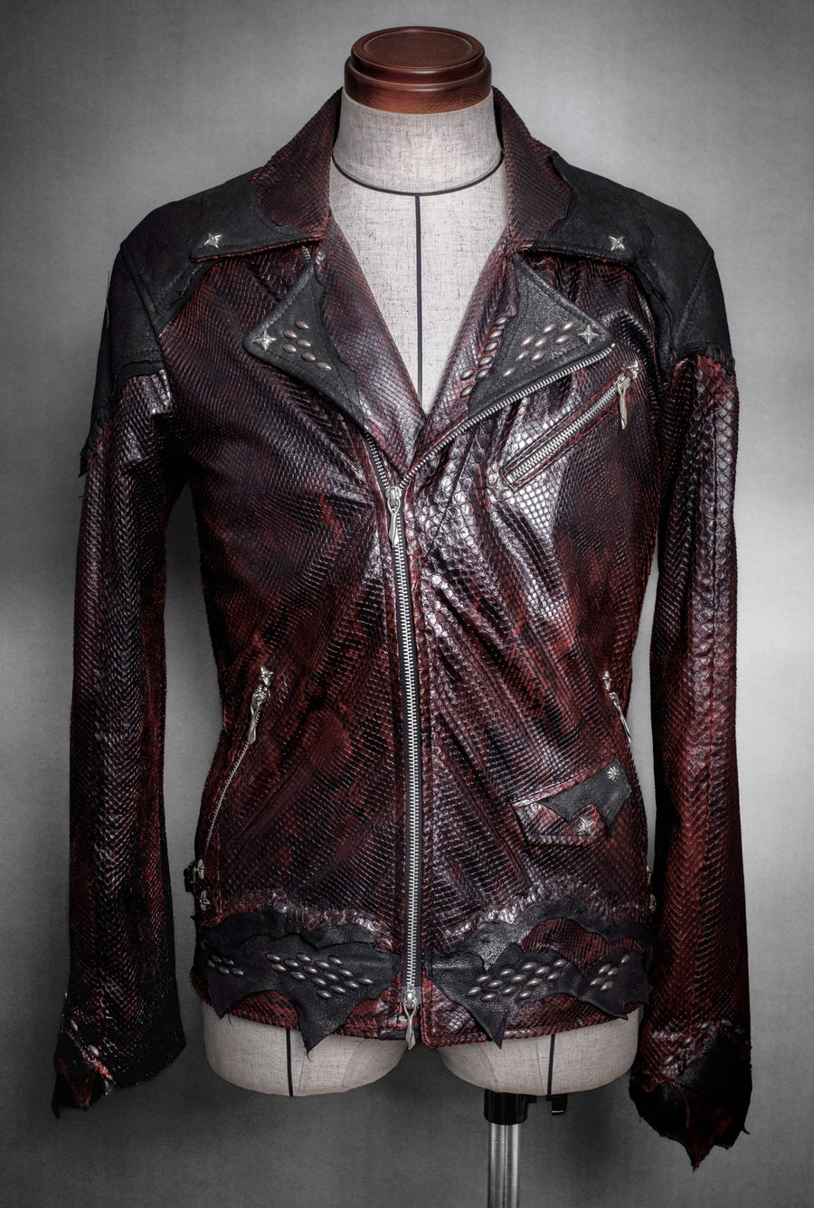 Radio Black Garnet Scale